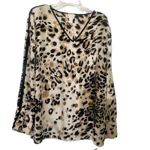 Chicos Blouse Ladies sz 2 Animal Print Black Piping Slit Sleeves V Neck Read
